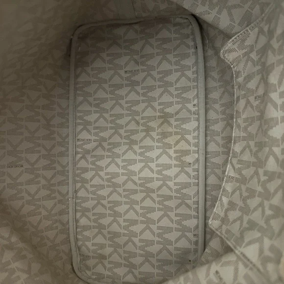 Michael Kors Jet Set Travel Large Top Zip Tote Vanilla Monogram - Picture 7 of 7